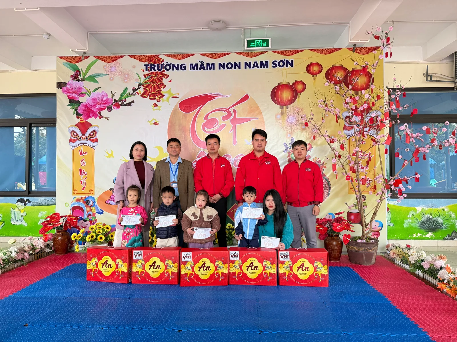 Hình ảnh giao lưu tại Trường Mầm non Nam Sơn trong không gian đón Tết