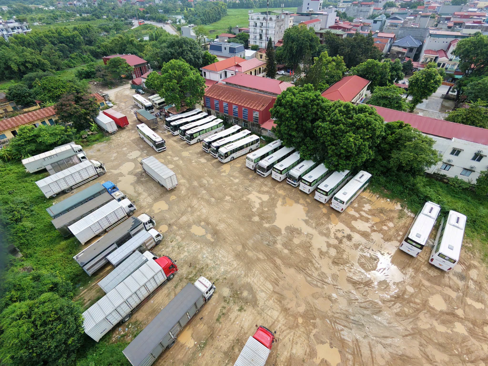 Toàn cảnh bãi xe phục vụ công tác điều phối của Tri Thức Việt